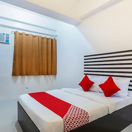 Oyo 505 Jardin Suites Manila Esterno foto