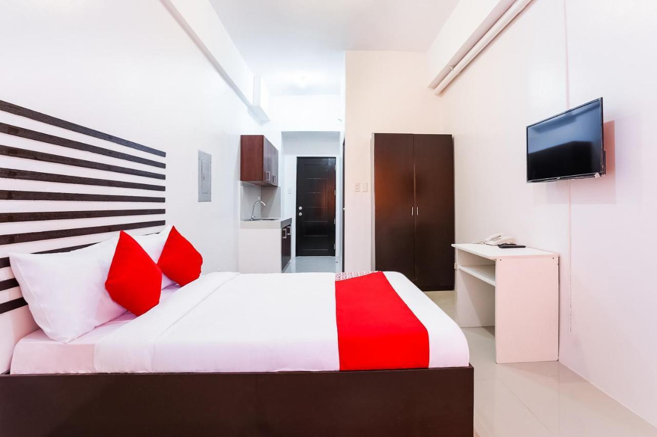 Oyo 505 Jardin Suites Manila Esterno foto