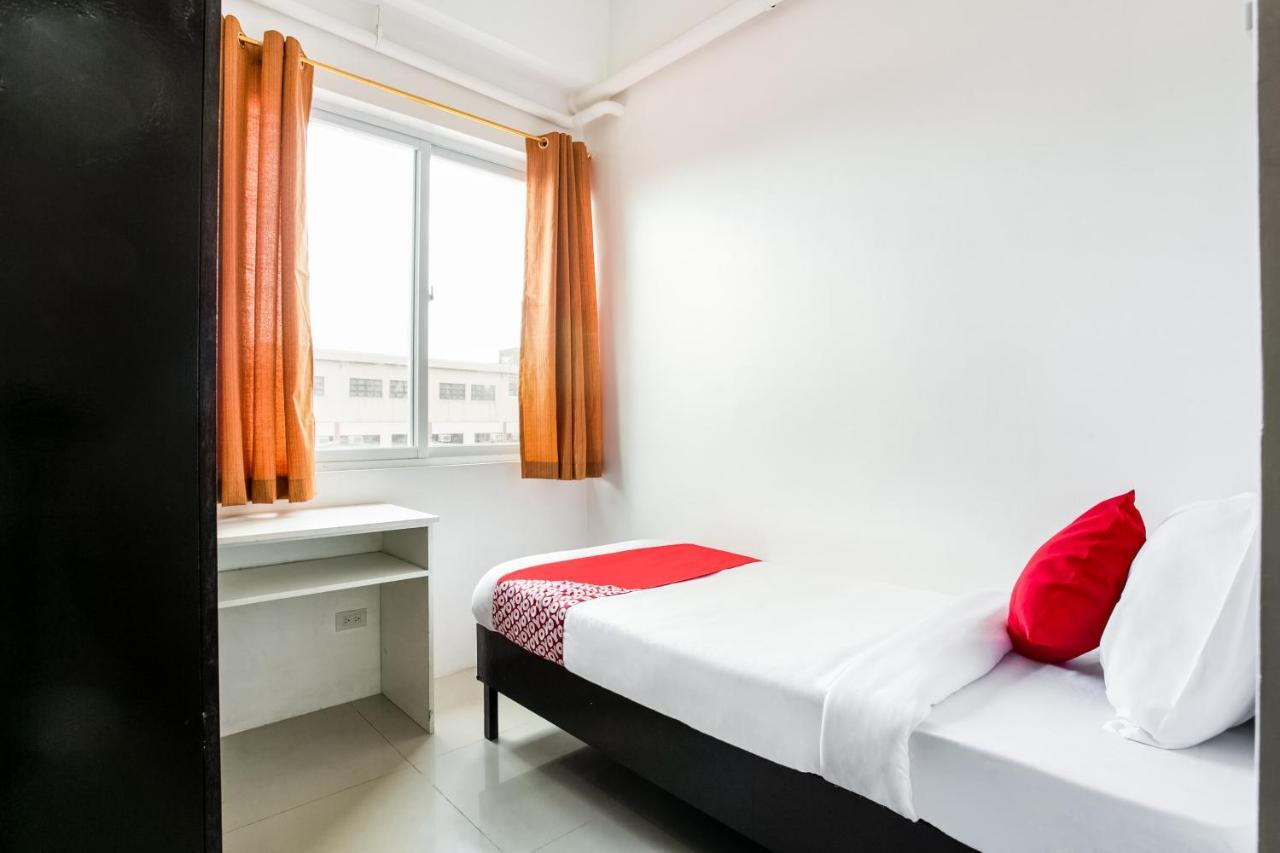Oyo 505 Jardin Suites Manila Esterno foto