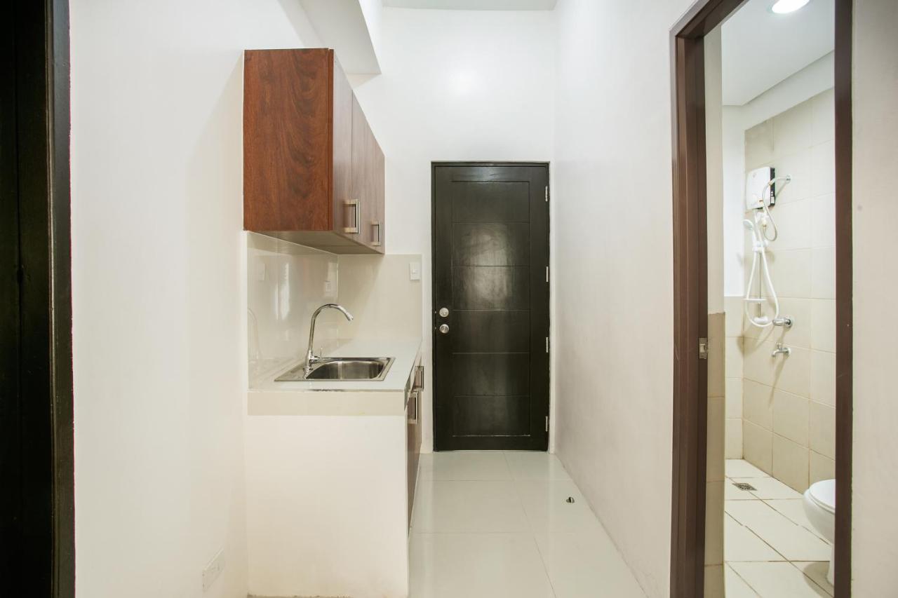 Oyo 505 Jardin Suites Manila Esterno foto