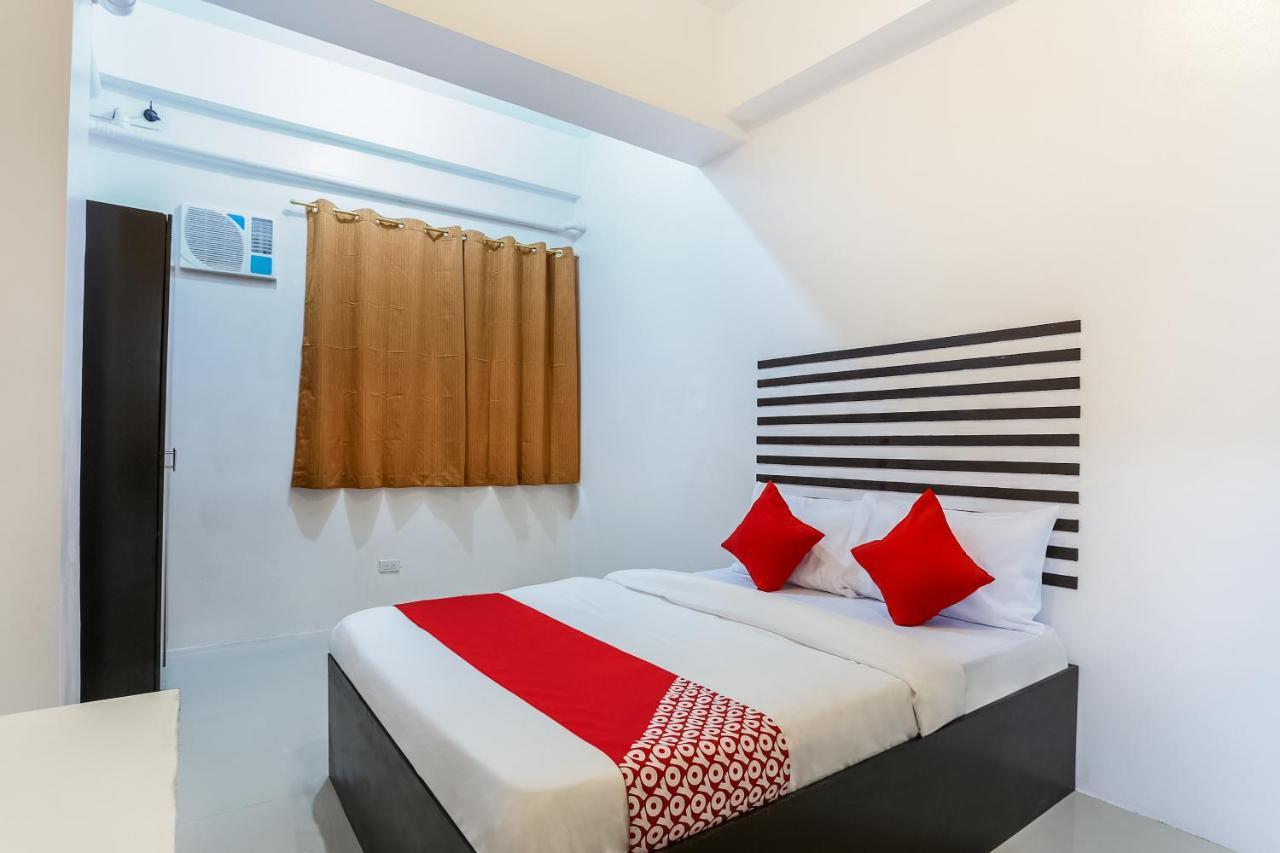Oyo 505 Jardin Suites Manila Esterno foto